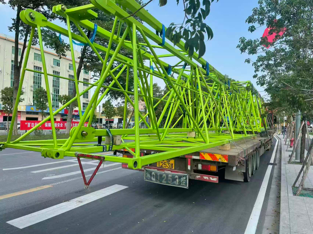 New Arrival YOM2024 Used ZOOMLION Flat-Top Tower Crane WA7015-10E with Lazer Green